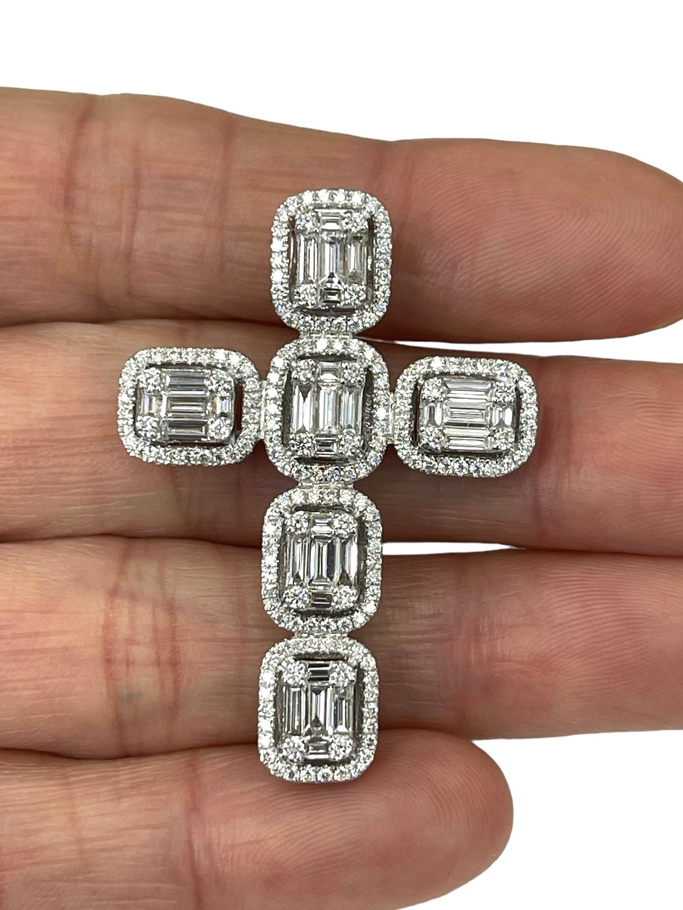 Baguettes Cross Diamond Pendant White Gold 18kt