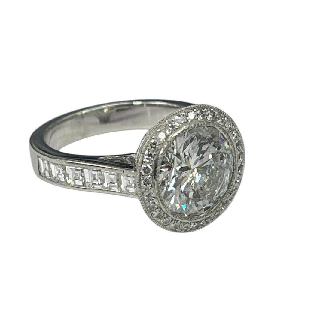 Round Brilliant Halo Engagement Ring with Baguettes Accents