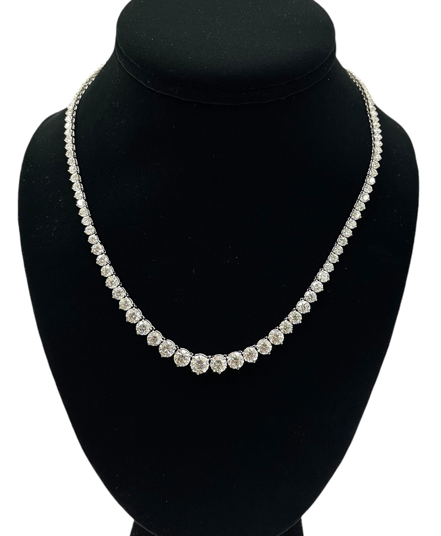 Round Brilliant Graduated Diamond Tennis Necklace 18kt White Gold