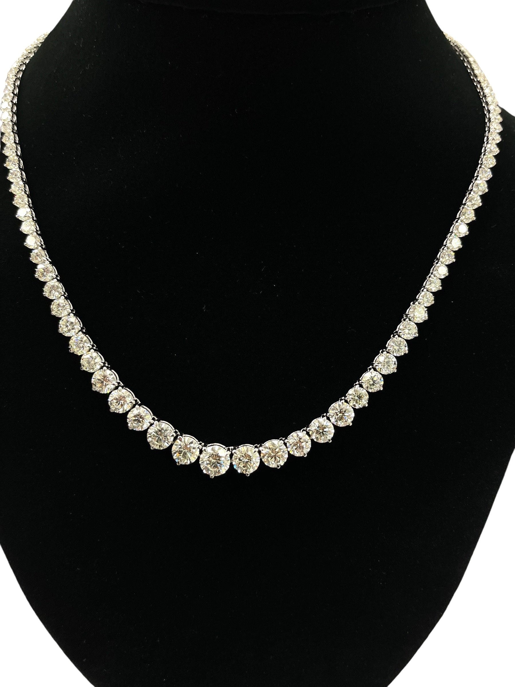 Round Brilliant Graduated Diamond Tennis Necklace 18kt White Gold