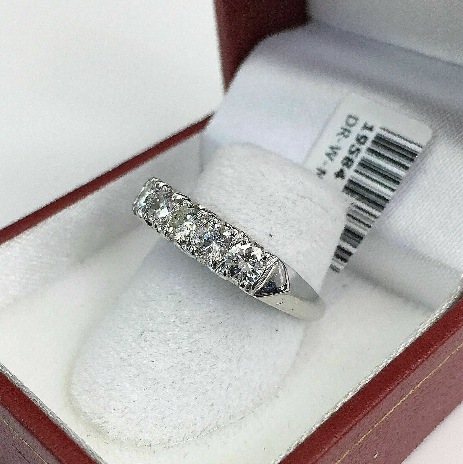 0.85 Carat t.w. Diamond Anniversary/Wedding Ring 14K Gold 3.5 Grams Brand New