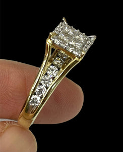 Illusion Princess and Round Brilliants Diamond Ring 1.30 Carats Yellow Gold