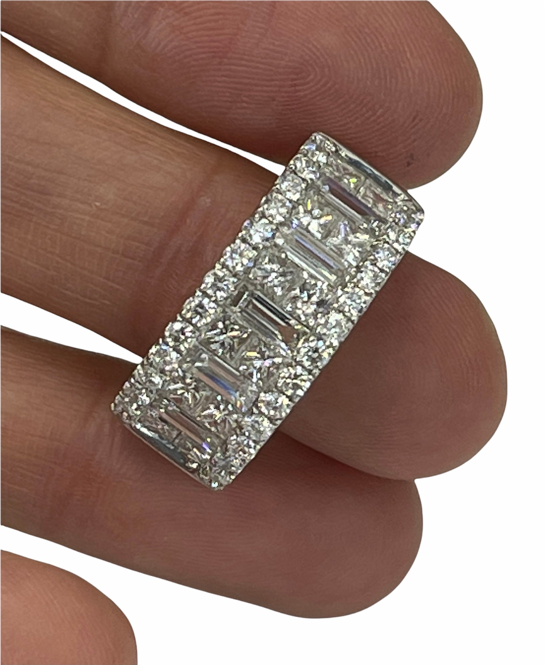 Single Row Princess And Baguettes Ilusion Wide Diamond Ring 18kt