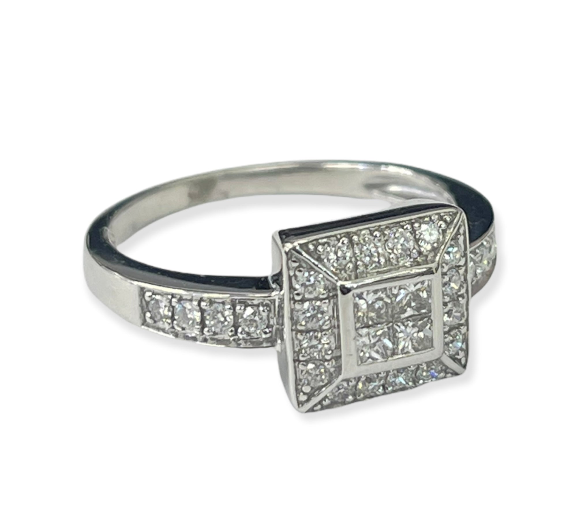 Round Brilliants and Princess Legacy Diamond Ring White Gold 14kt