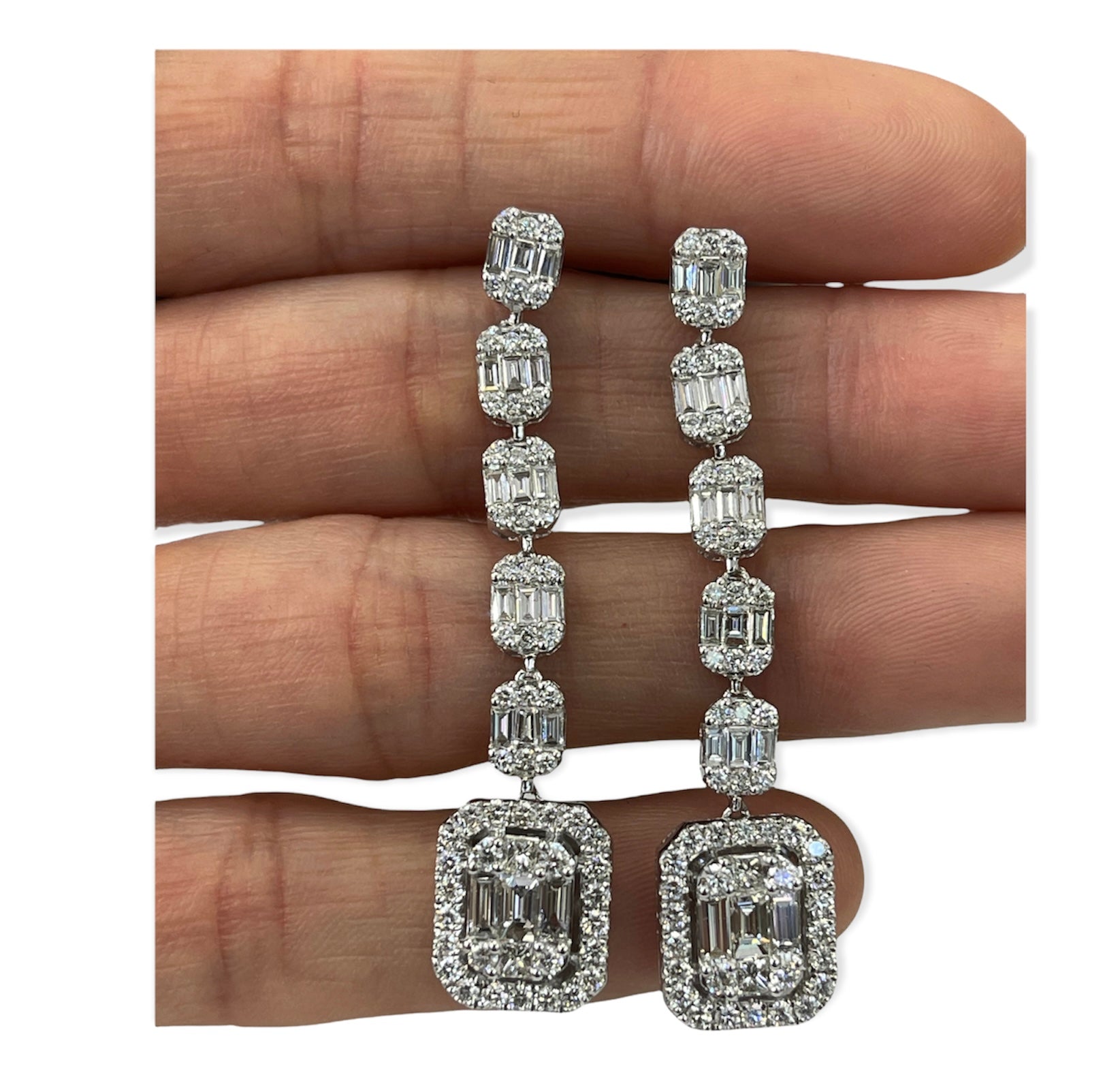Baguettes and Round Brilliants Cluster Diamond Dangling Earrings 18kt