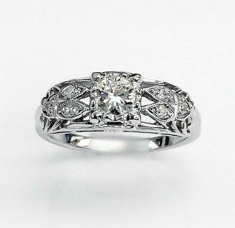 Vintage Diamond Wedding Engagement Ring Circa 1970's 0.20 Carat t.w. 14K Gold