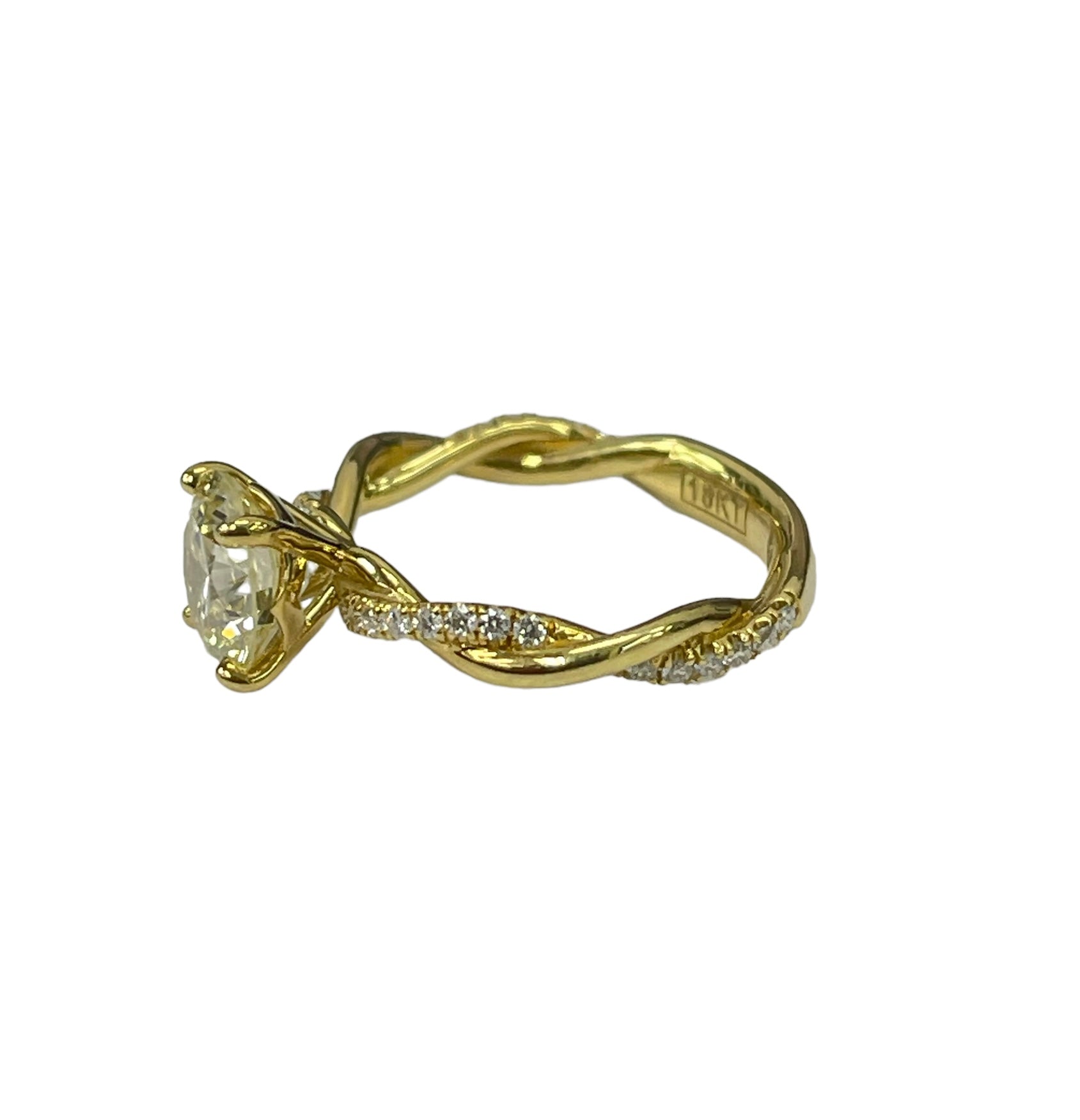 Round Brilliant Diamond Engagement Ring Yellow Gold