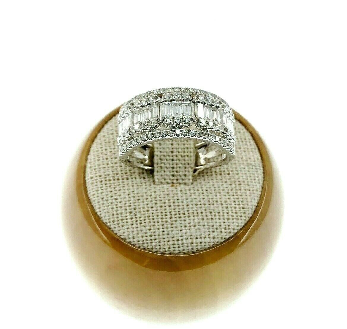 1.21 Carats t.w. Diamond Anniversary Ring 18K Gold G VS Diamonds 9.5 mm Width