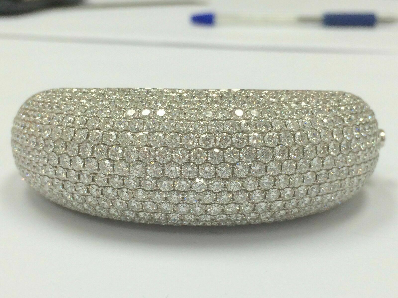 33.84Ct Wide Round Brilliant Cut Diamond Bangle/Bracelet E-F VS1 14k White Gold