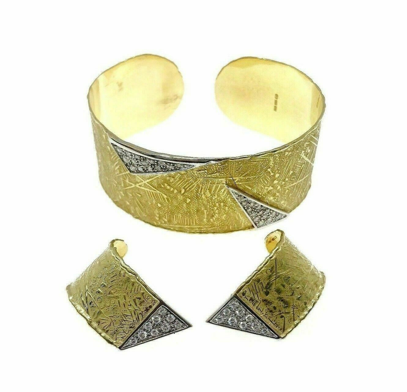 UnoAerre Italian Made 18K Yellow Gold and Diamond Textured Bangle & Earrings Set