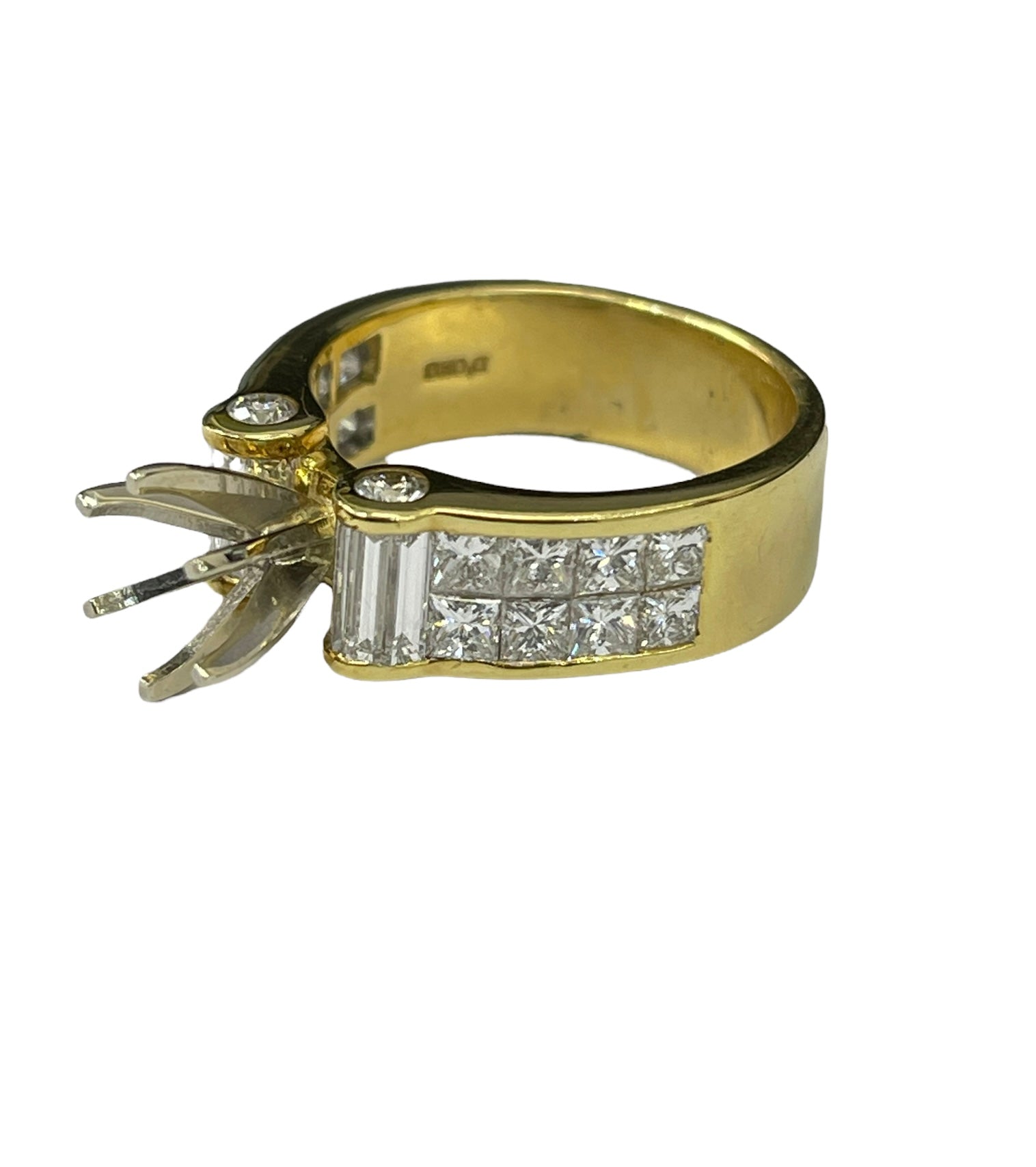 Six Prongs Semi-Mounting with Princess Cut and Baguettes Diamonds Yellow Gold