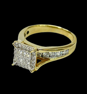 Illusion Princess and Round Brilliants Diamond Ring 1.30 Carats Yellow Gold