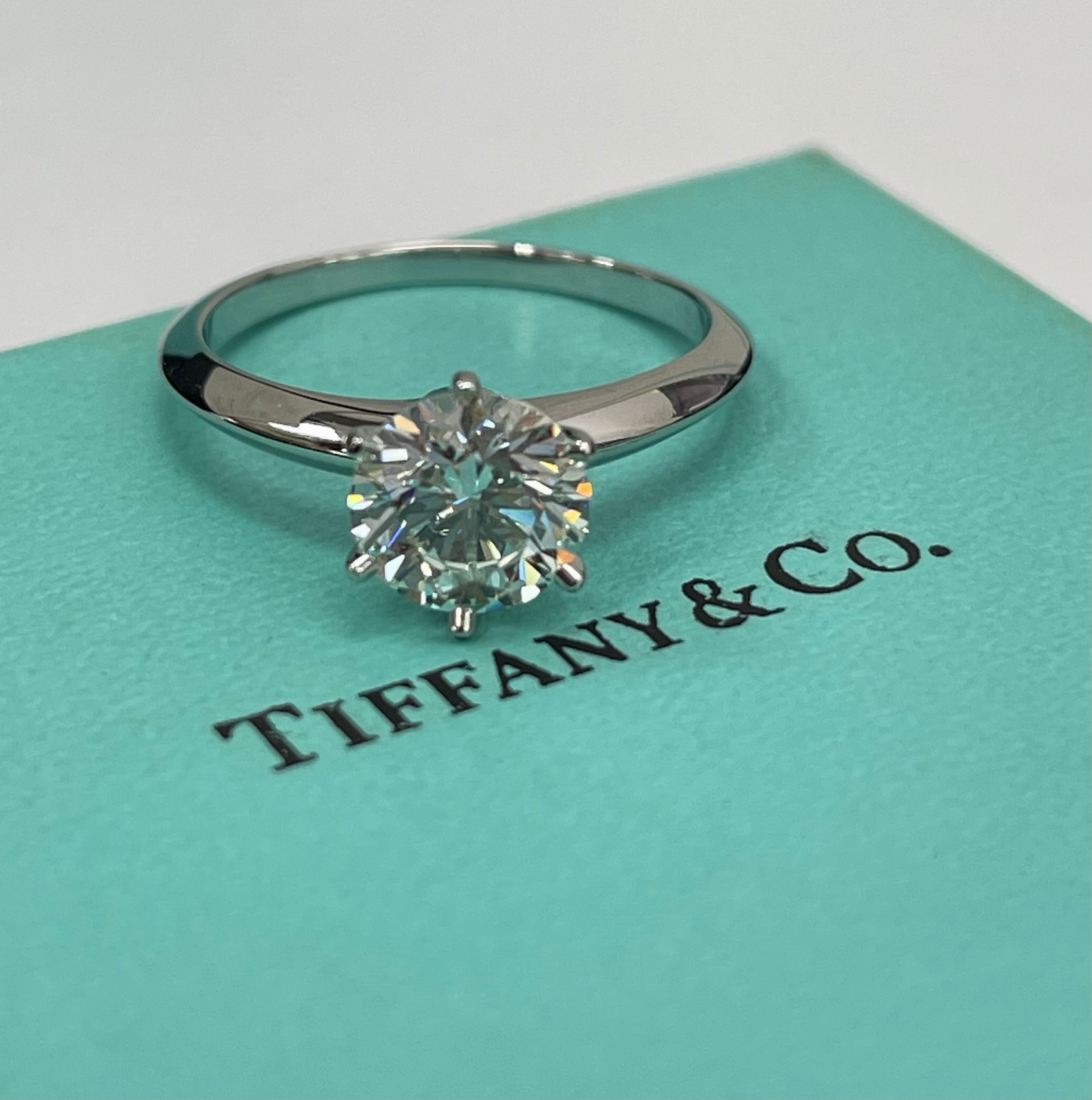 Tiffany & Co. Solitaire Engagement Ring 1.75cts H-VS1 Platinum Size 8