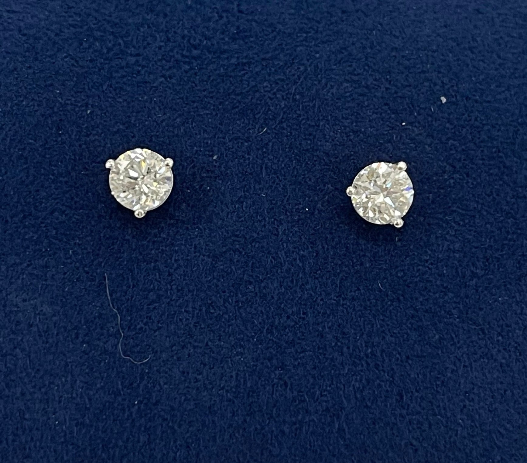 Round Brilliants Stud Diamond Earrings 1.02 Carats