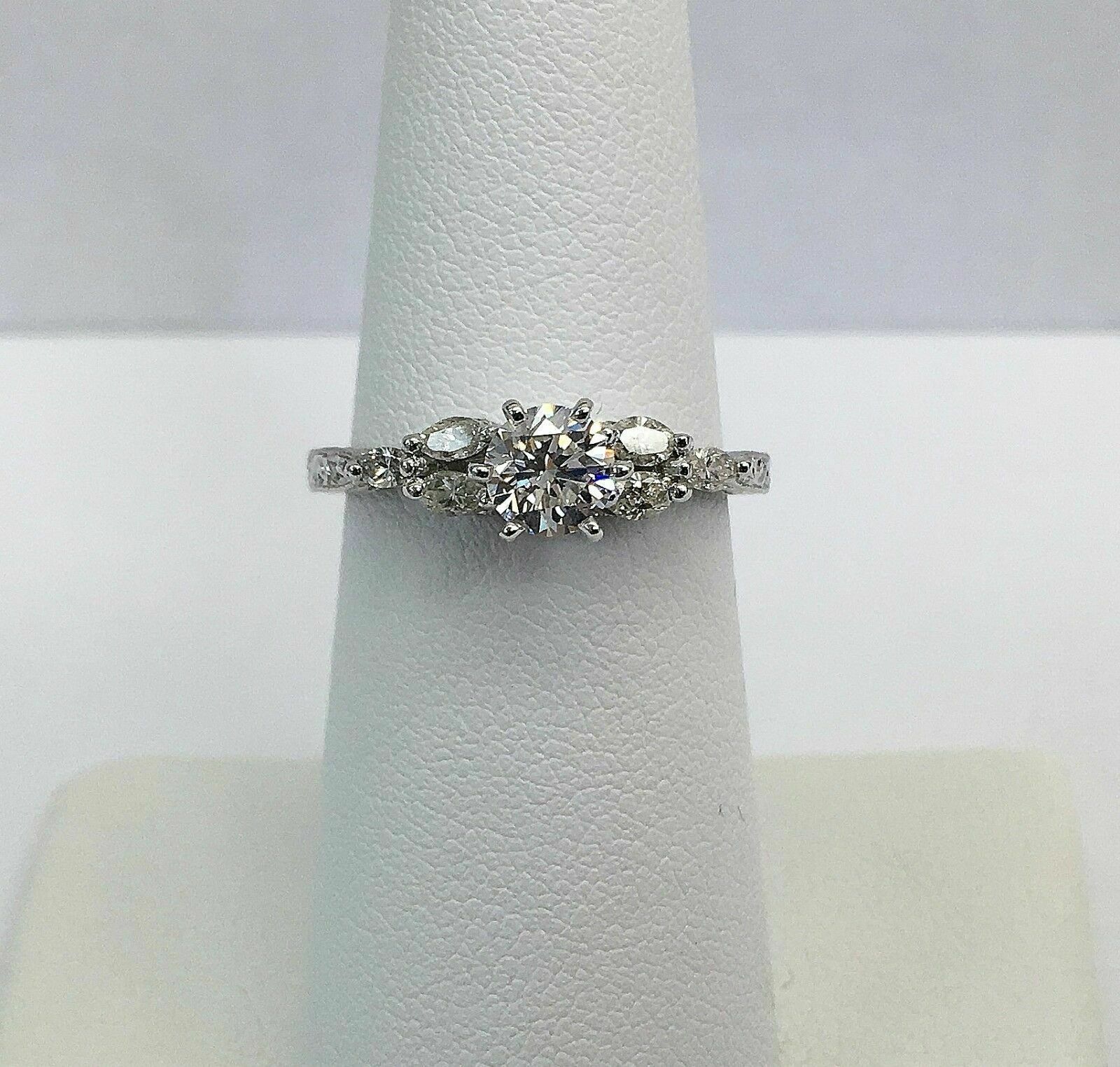 0.84 Carat t.w. Diamond Wedding/Engagement Ring Center 0.54 Carat F-G VS2