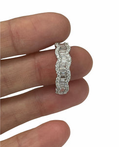 Single Row Baguettes Diamond Wavy Ring 18kt White Gold