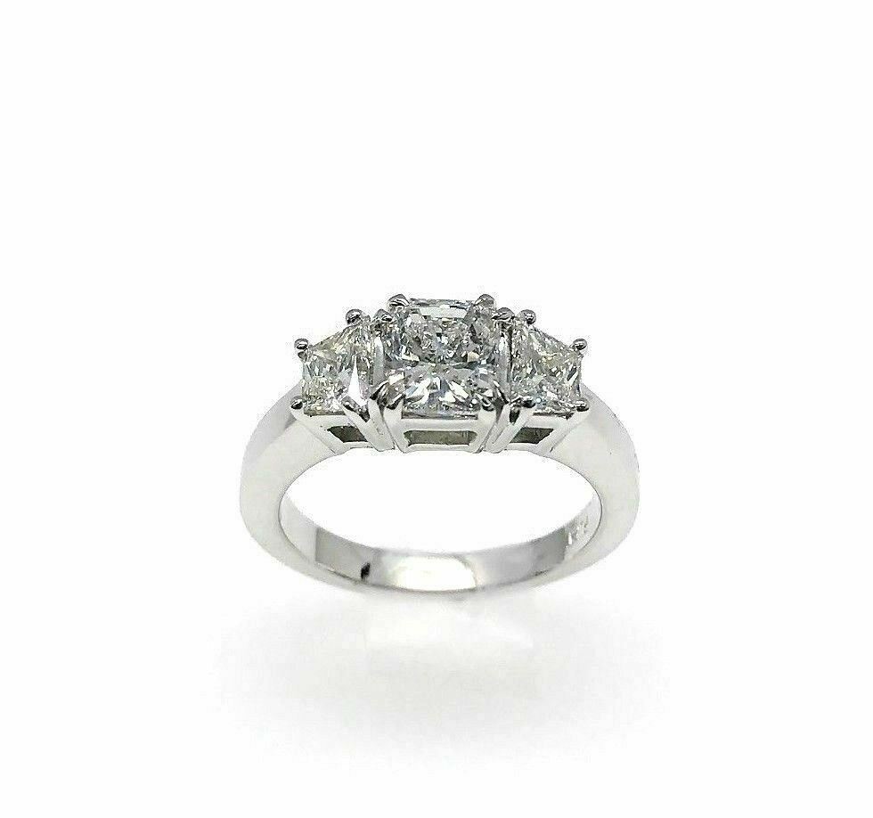 1.88 Carats Radiant and Trapazoid Platinum Engagement Ring Center 1.09 Carats
