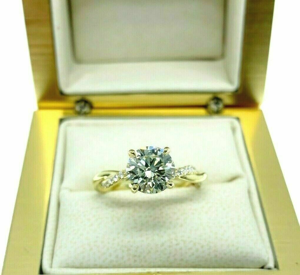 1.82 Carats Round Brilliant Cut Twist Diamond Wedding Ring 18K Gold 1.62 Center