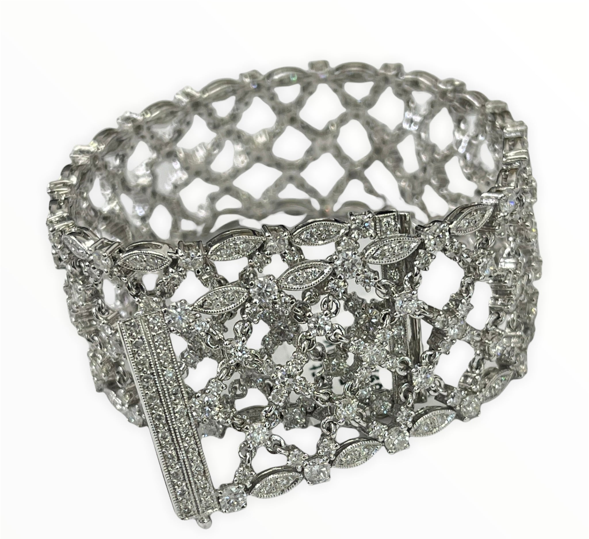 Weave Round Brilliants Diamond Wide Bracelet White Gold 14kt