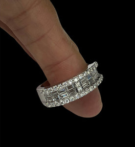 Round Brilliants and Baguettes Diamond Band 1.32 Carats White Gold