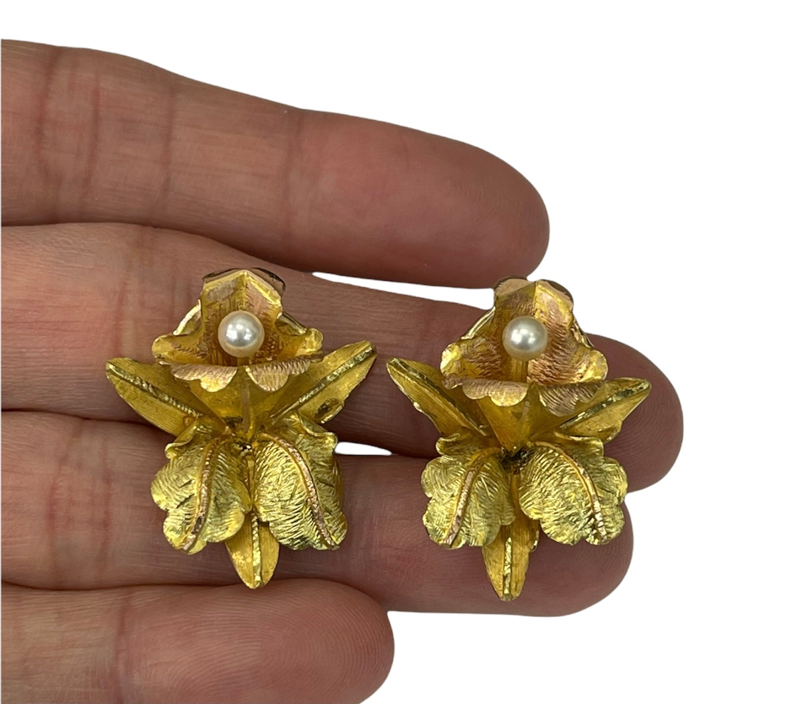 Yellow Gold Flower Earring with Pear Accent 14kt