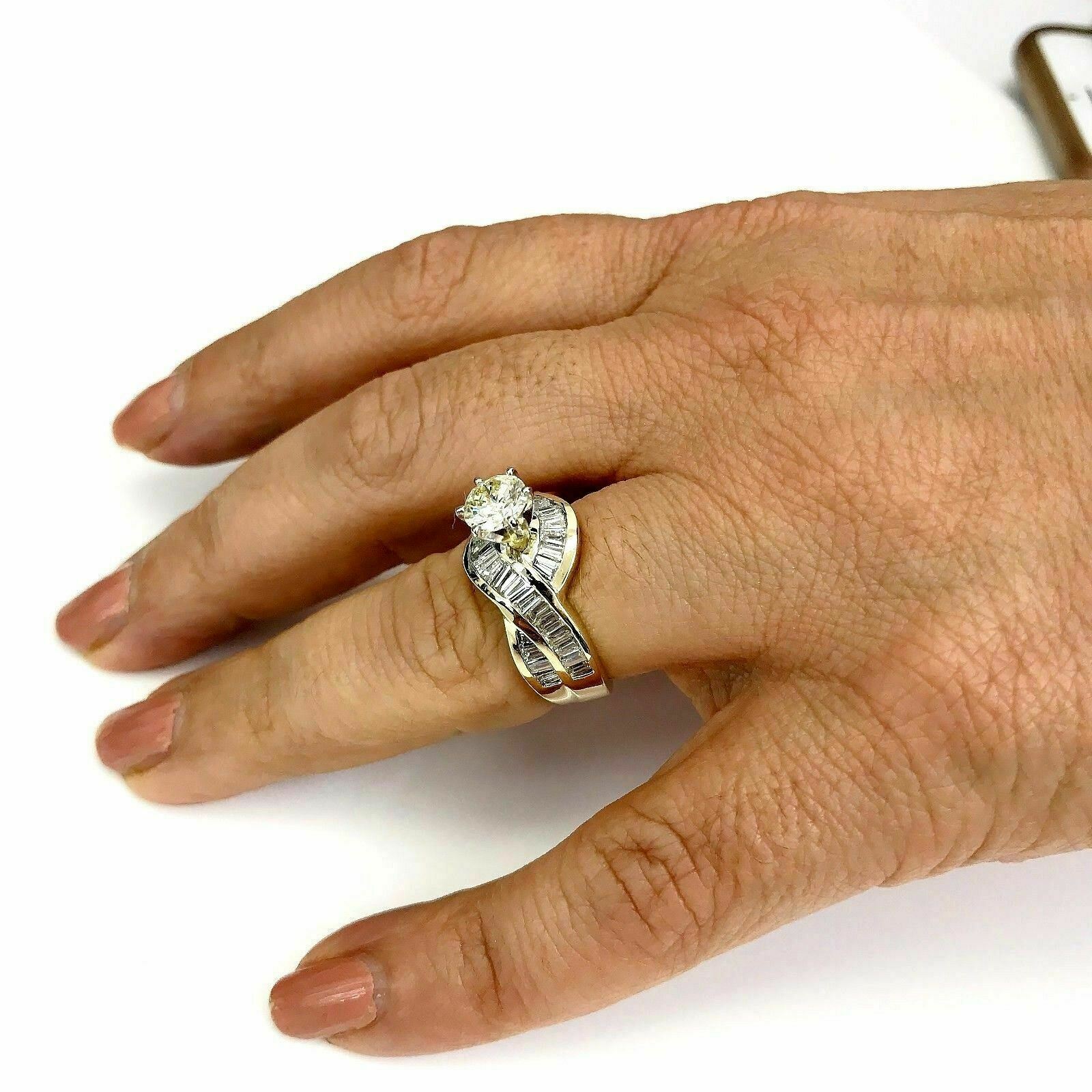 2.39 Carats t.w. Diamond Wedding/Engagement Ring 14K Gold 0.92 Carat Center